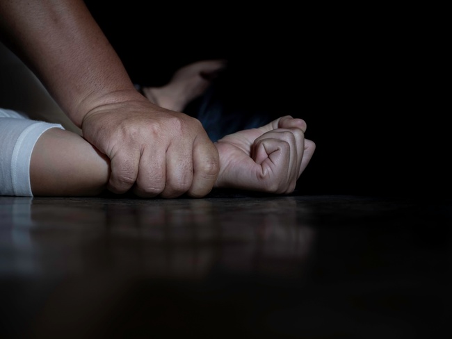Неповнолітня з Одеси звинуватила поліцейського у зґвалтуванні