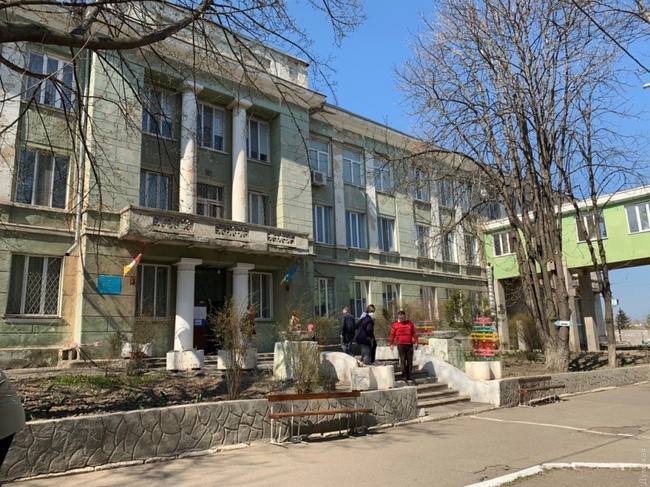 В класі одеської школи під час уроку впав шматок стелі