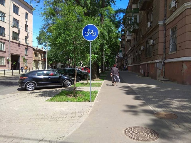 После запроса журналиста одесские коммунальщики установили знаки велодорожки на Ольгиевской