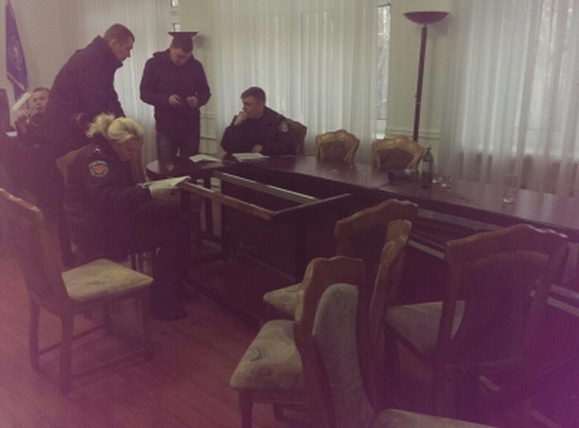 Неизвестые в камуфляже разгромили кабинет Марушевской