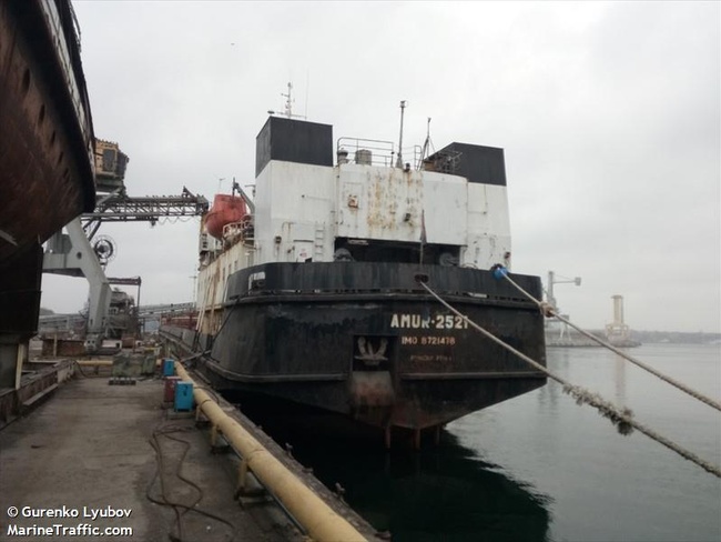 В Черноморске моряк забаррикадировался на судне из-за задержек с зарплатой