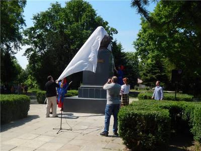 В Рени официально открыли памятник Тарасу Шевченко
