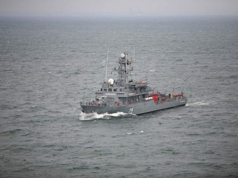 Румунське судно наскочило на дрейфуючу міну в Чорному морі