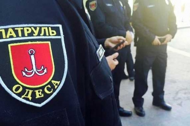 Патрульних поліцейських в Одесі підозрюють в отриманні хабара