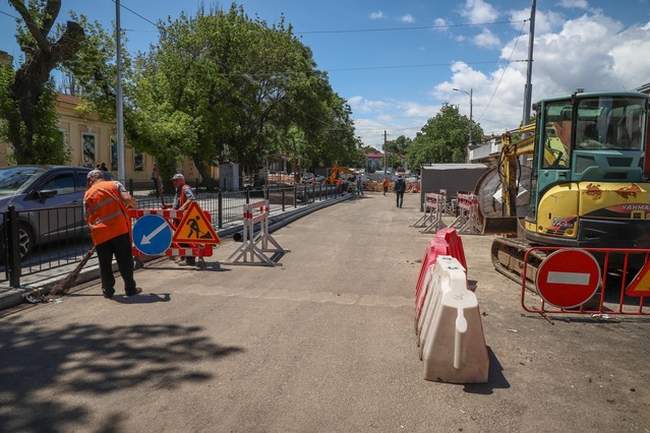 Міська влада планує виділити смугу для громадського транспорту біля "Привозу"