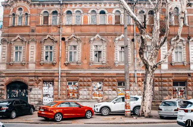 Суд не підтримав тимчасову заборону на забудову друкарні Фесенка