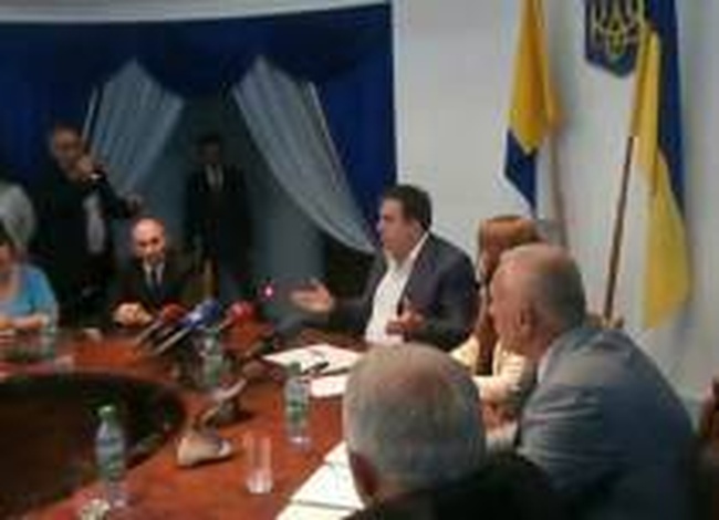 Саакашвили уволил 20 человек, а их функции намерен передать общественникам (ВИДЕО)