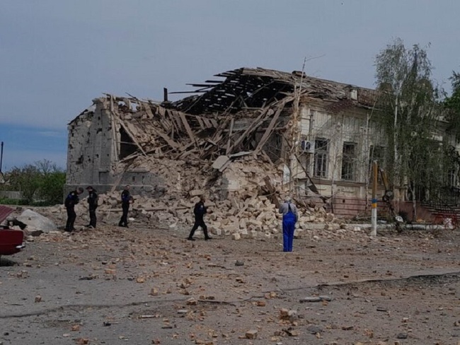 Станіславська сільрада після обстрілу (фото: Bilozerka.INFO)