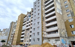Минуло 2 роки: повідомили коли закінчать ремонт пошкодженого ракетою будинку у Сергіївці