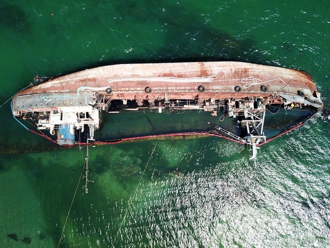 В Уряді розповіли про план підйому танкера Delfi