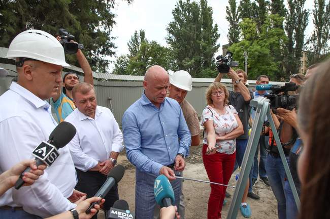 Одесский городской голова во время предвыборной кампании проводит совместные мероприятия с двумя кандидатами