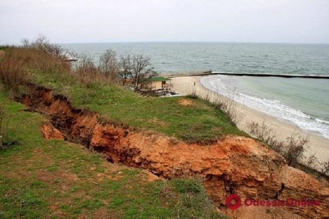 На борьбу с трещиной в районе пляжа «Золотой берег» в Одессе мэрия просит 56 миллионов