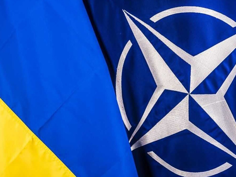 Україна подала заявку на вступ до НАТО, а росія оголосила про анексію її території