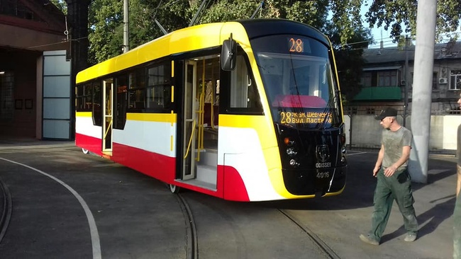 «Одесгорэлектротранс» выпустил на линию первый трамвай с новым дизайном