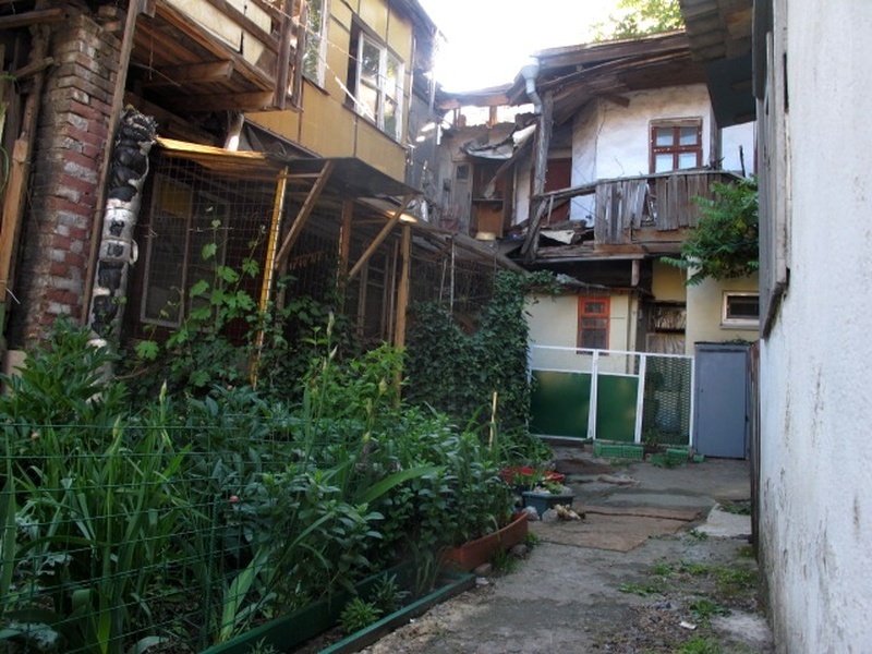 Мешканцям квартир аварійного будинку на Середньофонтанській запропонували житло