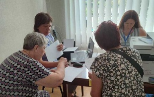 Фахівці мобільного ЦНАПу на Херсонщині допомогли зареєструвати заяви на право власності та стати на облік ВПО