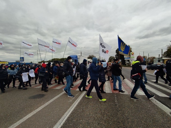 Протестующие против кассовых аппаратов предприниматели перекрыли трассу Одесса-Рени