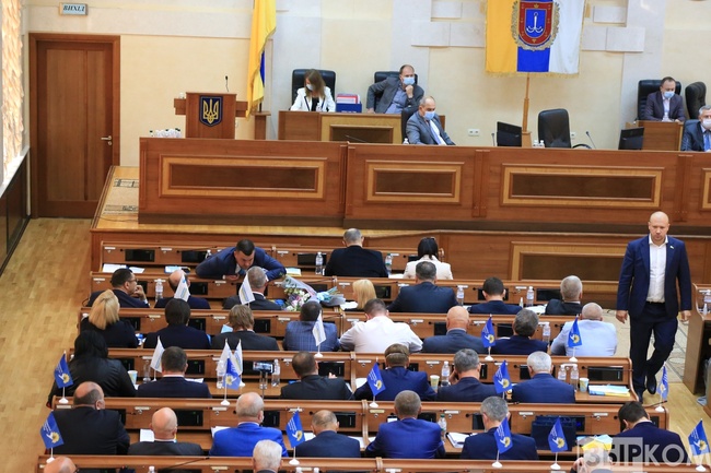 Депутаты Одесского облсовета направили на выплату медикам, которые лечат больных с COVID-19, дополнительные средства