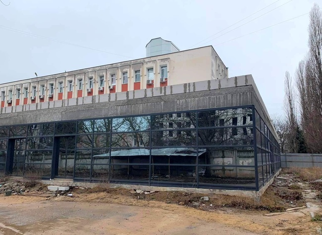 Стеклянную пристройку к зданию Суворовской райадминистраиции стоимостью в 13 миллионов закончат до конца года