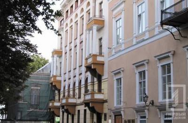 Суд отменил решение Одесского облсовета о продаже дома Маюрова