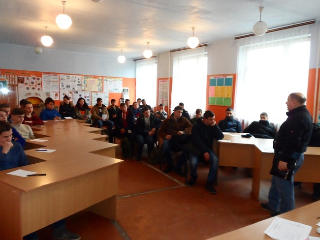 У Татарбунарському аграрному училищі з молоддю обговорили проблему суїцидів