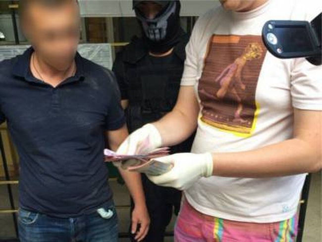 Белгород-Днестровского полицейского подозревают во взяточничестве