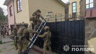 Поліцейські штурмували в Одесі call-центр де громадян Чехії ошукали на понад 5 мільйонів