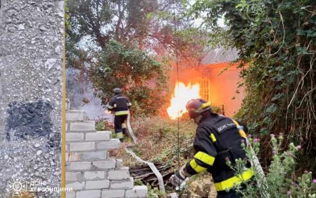 Наслідки обстрілу. Фото: ДСНС України в Херсонській області