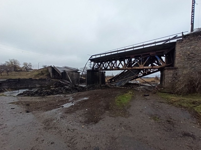 Зруйнований міст у Вознесенську заблокував баржі з зерном