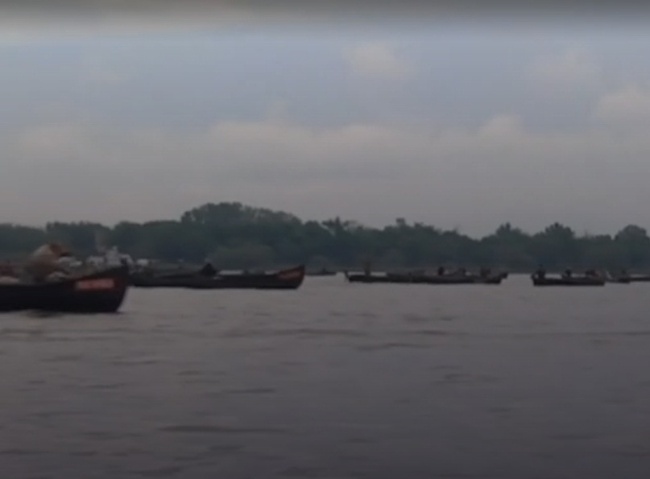 Рыбаки в Вилково перекрыли Дунай из-за селедки