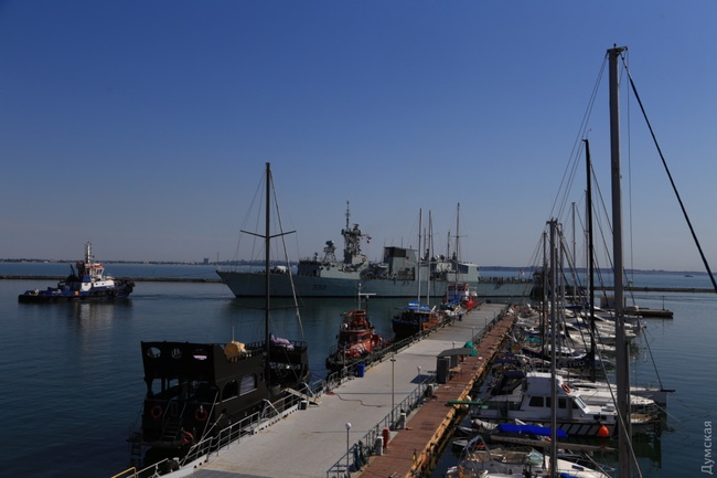 Сразу четыре корабля НАТО вошли в порт Одессы