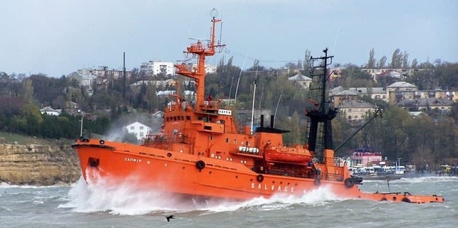 Захоплене російськими піратами судно "Сапфір" примусово ведуть в Севастополь