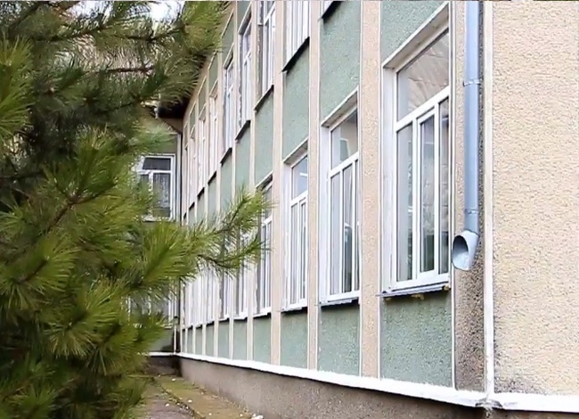 На замену окон в школе Беляевского района потратили 400 тысяч