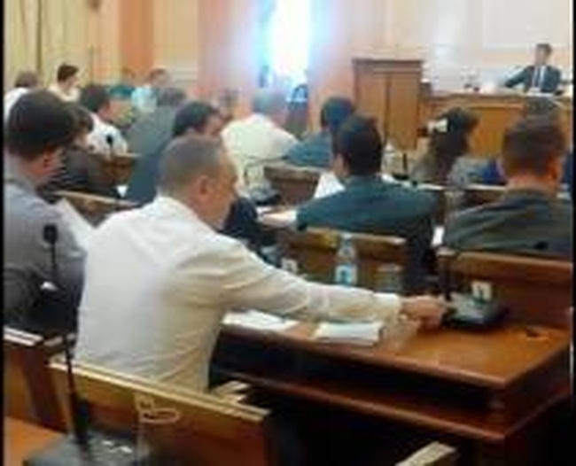 На сессии Одесского горсовета депутат группы «Доверяй делам» занялся «кнопкодавством»