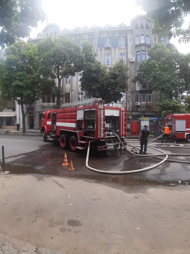 В Одесі кілька годин гасили пожежу в пам'ятці архітектури