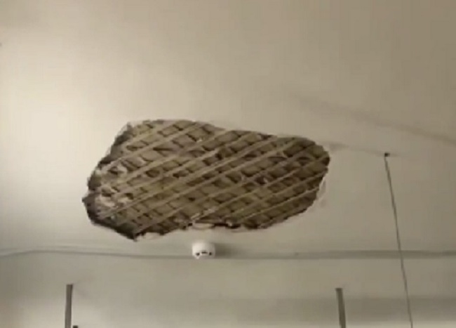 Поліція почала розслідування через падіння стелі на студента в одеському училищі