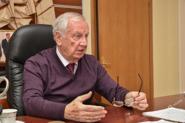 Мэр Черноморска предпочитает держать сбережения «под рукой»