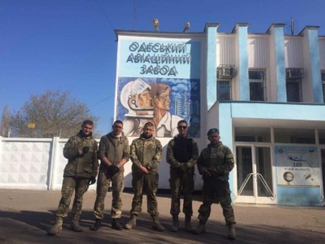Сотрудники СБУ обыскали кабинеты руководства Одесского авиационного завода 