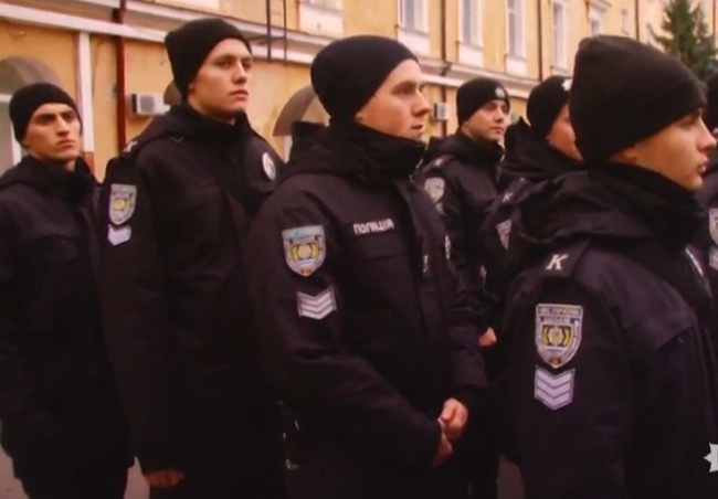 Курсантов полиции отправили патрулировать улицы Одессы в качестве стажировки