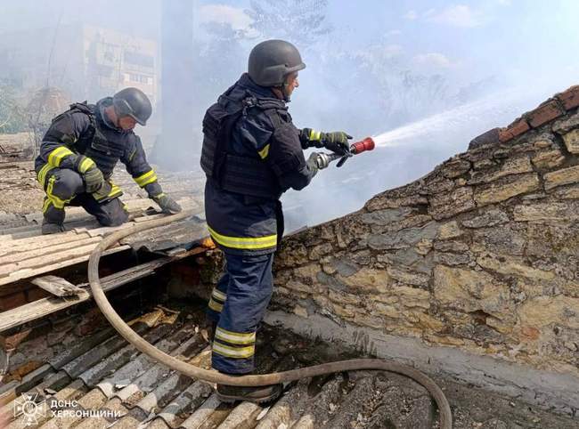 Наслідки обстрілу. Фото: ДСНС України в Херсонській області