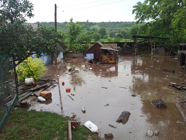 В Одеській області негода вже три дні підтоплює населені пункти, а в ОДА чекають "велику воду" з Карпат