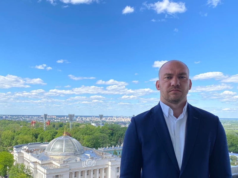 Мне не все равно: за год нардеп Леонов возглавил две общественные организации и купил машину
