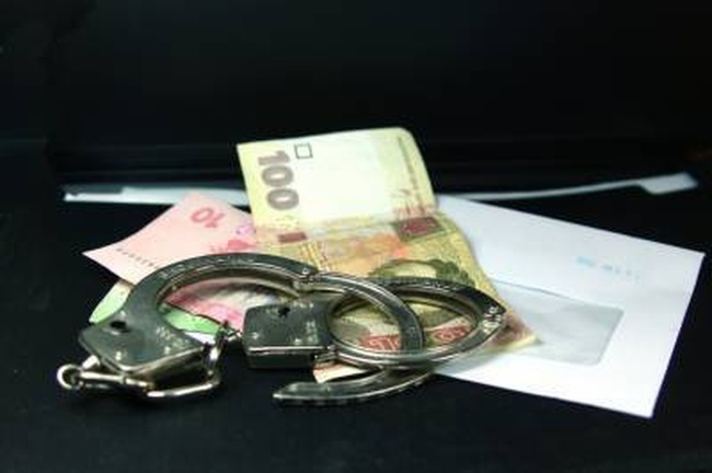 Одесский полицейский задержан при получении 10 тысяч гривень взятки