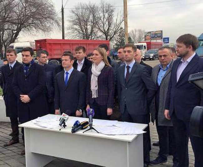 После скандала с ремонтом несуществующих дорог одесские власти подписали меморандум с "Укравтодором"