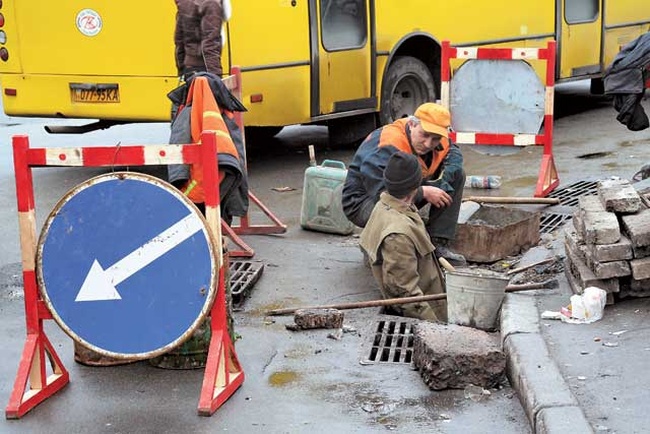 В Одессе начали ремонтировать дороги: город стоит в пробках