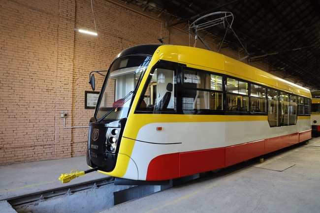 Уникальный одесский трамвай получил новый дизайн водительской кабины