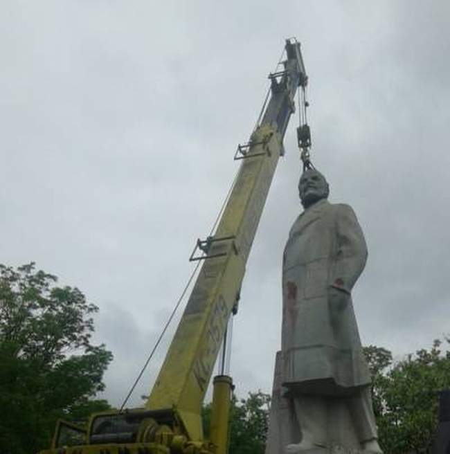 Одесского Ленина «переселяют» в этнографический музей под открытым небом