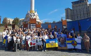 Херсонці у Києві вийшли на акцію аби підтримати жителів, які перебувають в окупації