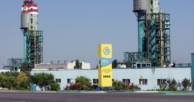 Одеський припортовий завод призупиняє договори з деякими працівниками до кінця воєнного стану