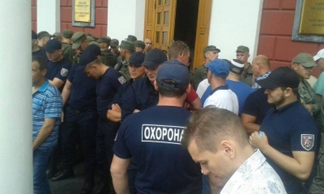 Одесские депутаты выделили средства для покупки дубинок муниципальным охранникам: результаты поименного голосования